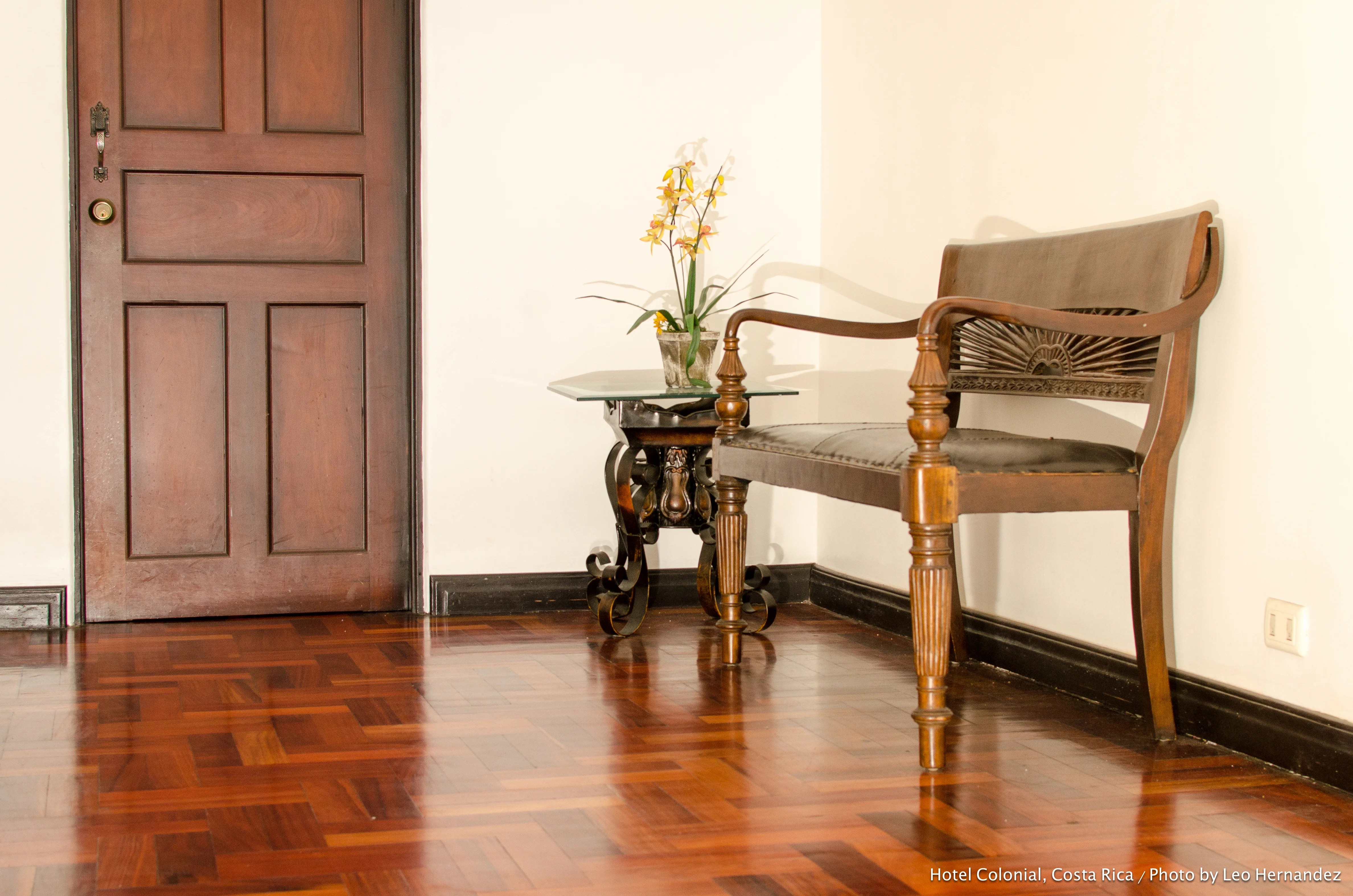 Interior de la casa de los Urgellés y detalle del mobiliario