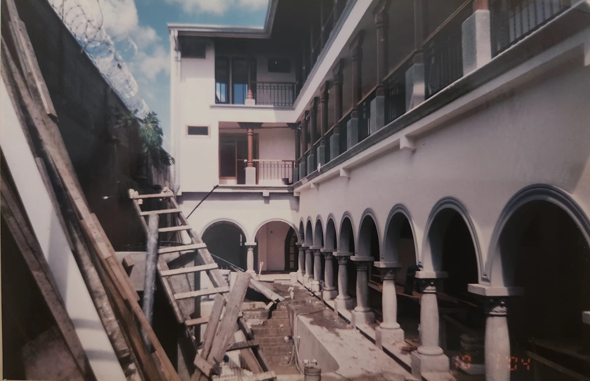 Proceso de reconstrucción y resultado final del lobby tras la apertura (parte 1)